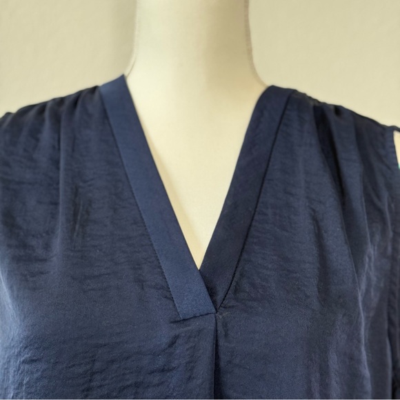 Vince Camuto Blue Sleeveless Blouse - Picture 2 of 8